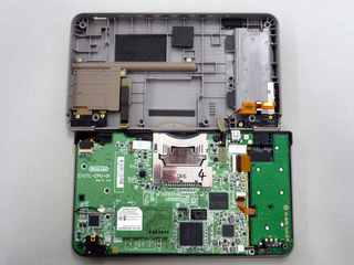 Illustration for article titled Tearing The DSi LL To Pieces